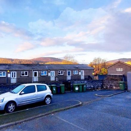 Rent this 1 bed apartment on Ty Sign Primary School in Elm Drive, Risca
