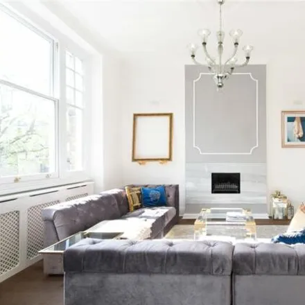 Rent this 2 bed townhouse on 5 Clifton Road in London, W9 1SZ