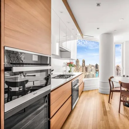Image 4 - 252 East 57th Street, New York, NY 10022, USA - Condo for sale