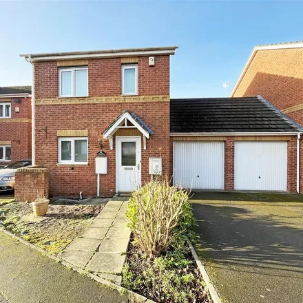 Rent this 3 bed house on 25 Marvyn Close in Bulwell, NG6 9FJ