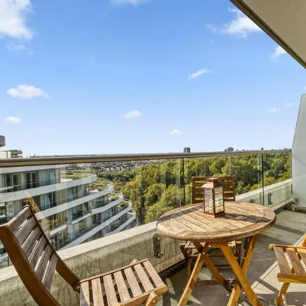 Image 2 - The Cascades, Sopwith Way, London, SW11 8NS, United Kingdom - Apartment for sale