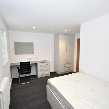 Rent this 3 bed apartment on Crispin Hall in Clarks Village, 83 High Street