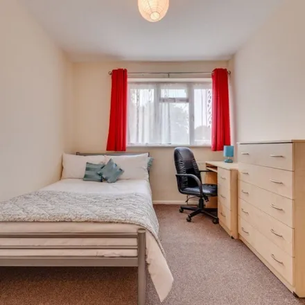 Rent this 6 bed apartment on Essex Road in Kent Avenue, Canterbury