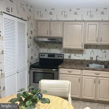 Image 6 - 974 Avon Drive, Twin Rivers, East Windsor Township, NJ 08520, USA - Condo for sale