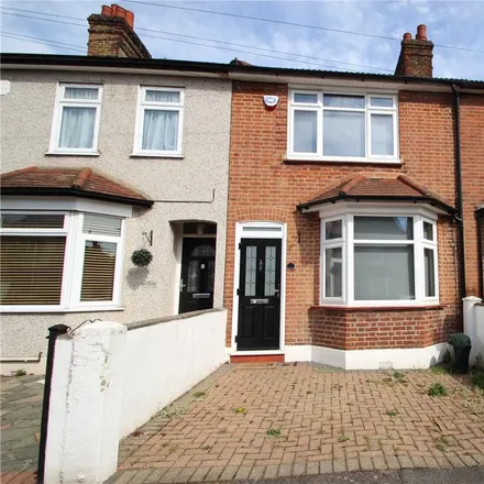 Rent this 3 bed townhouse on Douglas Road in London, RM11 1AN