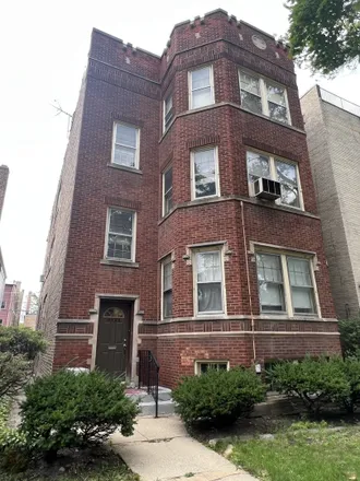 Buy this 9 bed duplex on 6114 North Francisco Avenue in Chicago, IL 60645