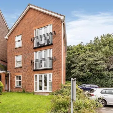 Buy this 2 bed apartment on 17-35 Birch Meadow Close in Warwick, CV34 4TZ