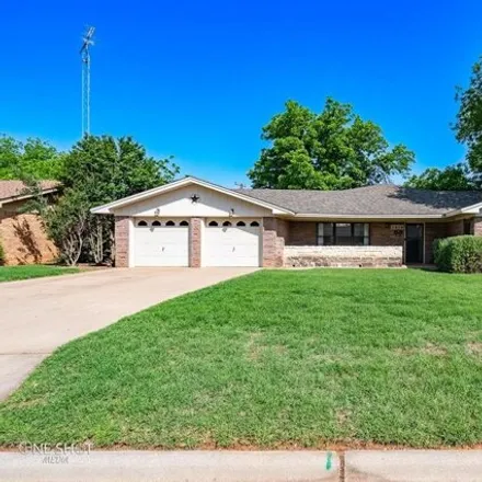 Buy this 3 bed house on 1443 Stanley Street in Sweetwater, TX 79556