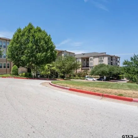 Buy this 3 bed condo on The Cascades Golf Club in 4511 Briarwood Road, Tyler