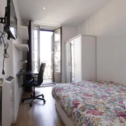 Rent this 6 bed apartment on Calle Mayor in 40, 28013 Madrid