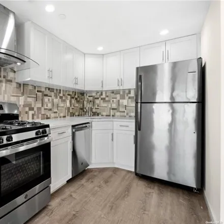 Image 6 - 15-10 215th Street, New York, NY 11360, USA - Condo for sale