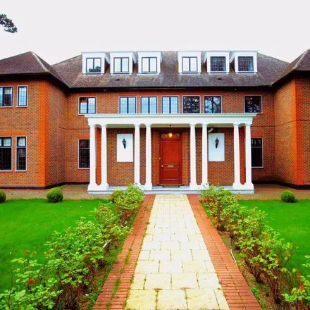 Rent this 9 bed house on 36 Brampton Grove in London, NW4 2DX