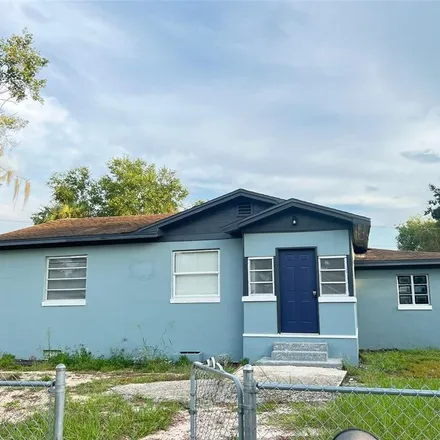 Buy this 2 bed house on 401 North Wetmore Street in Lake Wales, FL 33853