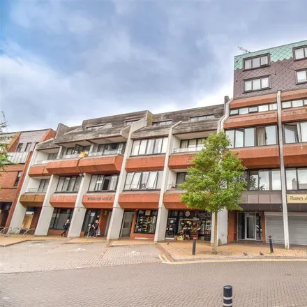 Rent this 2 bed apartment on Thames Antiques & Vintage in West Street, Maidenhead