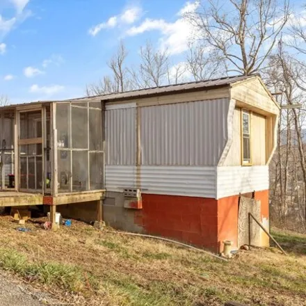 Buy this studio apartment on 139 Spears Alley in Harriman, TN 37748