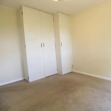 Image 7 - Spencer Way, Salfords, RH1 5DQ, United Kingdom - Townhouse for rent