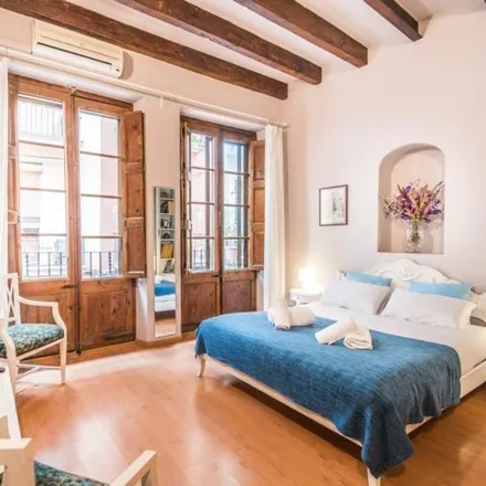 Rent this studio apartment on Plaça de la Llana in 7, 08003 Barcelona