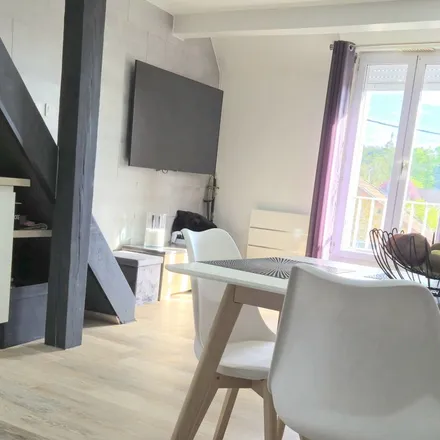 Rent this 2 bed apartment on 48 Rue Léo Lagrange in 91240 Saint-Michel-sur-Orge, France