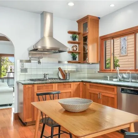 Image 4 - 729 Hampden Place, Los Angeles, CA 90272, USA - House for sale