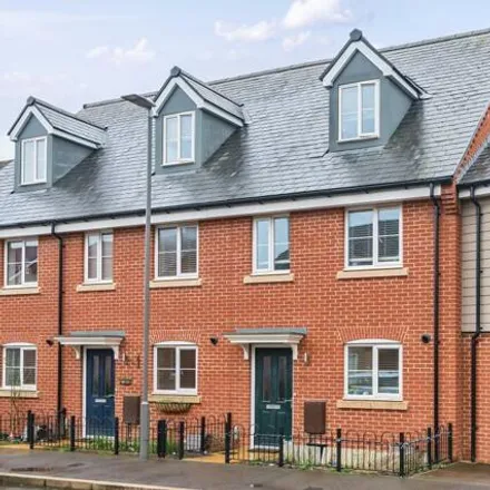 Buy this 3 bed townhouse on Calville Gardens in Buckinghamshire, HP18 0UX