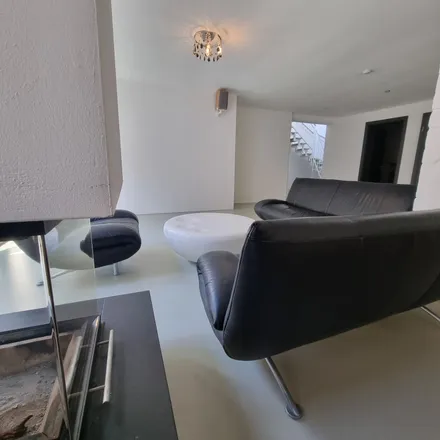 Rent this 4 bed apartment on Einkaufsmeile Leipziger Straße in Kurfürstenstraße 8, 60486 Frankfurt