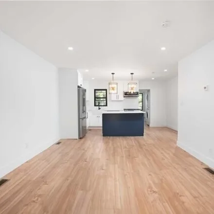 Image 3 - 231 MacDougal Street, New York, NY 11233, USA - Duplex for sale