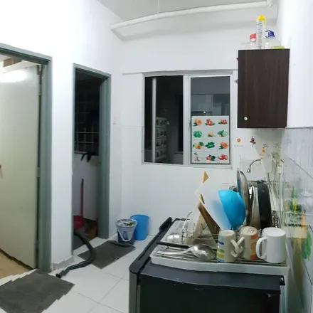 Rent this 1 bed apartment on Pusat Perniagaan Cheong Hin in South City Plaza, Jalan SP 2/3