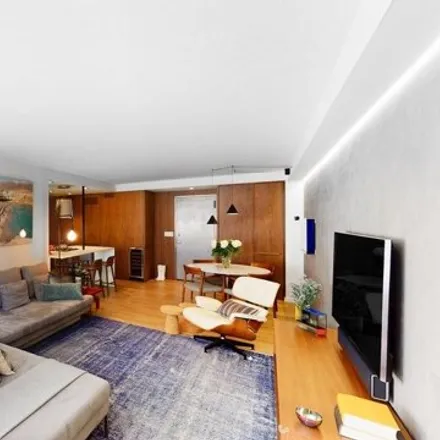 Image 4 - 200 East 84th Street, New York, NY 10028, USA - Apartment for sale