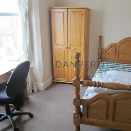 Rent this 4 bed townhouse on Beaconsfield Road in Leicester, LE3 0PB