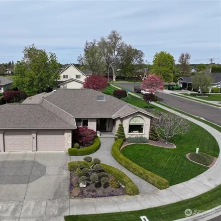 Buy this 3 bed house on 1024 Southview Drive in Walla Walla, WA 99362