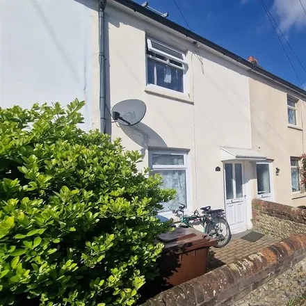 Rent this 2 bed townhouse on Frankie Doodle Holistic Pet Shop & Spa in Wick Street, Littlehampton