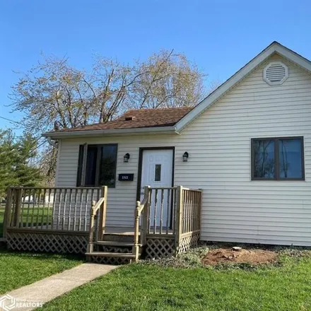 Buy this 2 bed house on 1514 Avenue L in Fort Madison, IA 52627