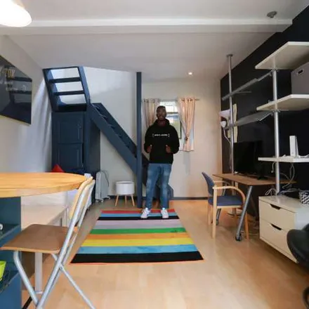Rent this 1 bed apartment on Rue Philippe Baucq - Philippe Baucqstraat 8 in 1040 Etterbeek, Belgium
