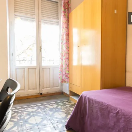 Rent this 7 bed room on Madrid in A los heroicos aviadores del Plus Ultra, Calle de Fernando el Católico