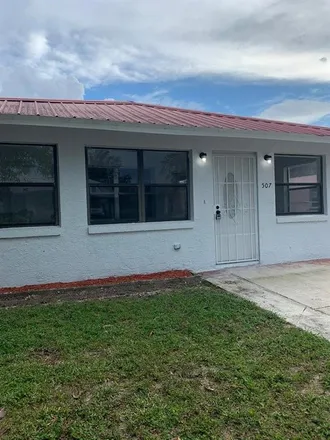 Buy this 4 bed house on 507 West Hood Street in Avon Park, FL 33825