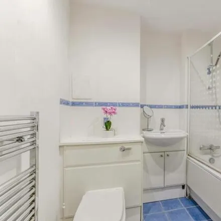 Image 1 - Wards Wharf Approach, London, E16 2EQ, United Kingdom - Apartment for sale