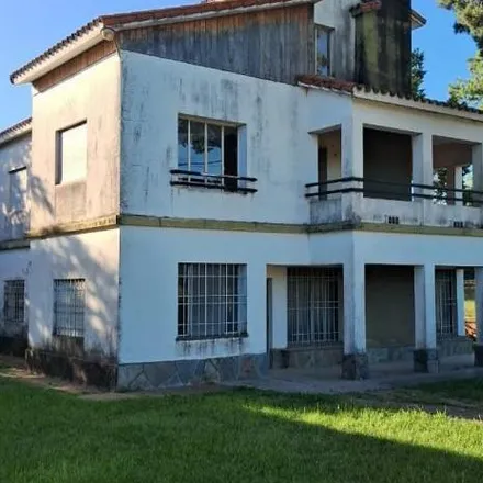 Buy this 4 bed house on Avenida Blas Parera 1794 in Departamento La Capital, Municipio de Recreo