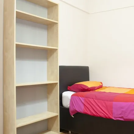 Rent this 5 bed room on Halk Eczanesi in Bilezikçi Sokağı, 34375 Şişli