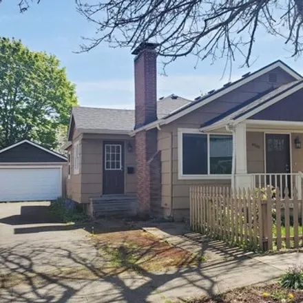 Buy this 2 bed house on 8944 North Clarendon Avenue in Portland, OR 97203