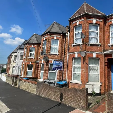 Rent this 2 bed apartment on St Mary Magdalen's Catholic Junior School in Linacre Road, Willesden Green