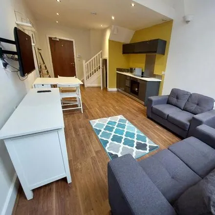 Image 5 - Istanbul, 152 West Street, Devonshire, Sheffield, S1 4ES, United Kingdom - Apartment for rent