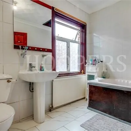 Image 7 - Prout Grove, Dudden Hill, London, NW10 1PT, United Kingdom - Duplex for sale
