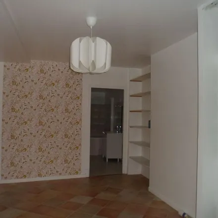 Rent this 2 bed apartment on 17 Rue de la Garenne in 45300 Pithiviers, France