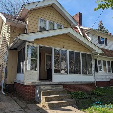Buy this 3 bed house on 538 East Hudson Street in Toledo, OH 43608