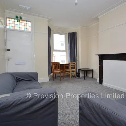 Rent this 5 bed townhouse on Thornville Court in Back Beamsley Mount, Leeds