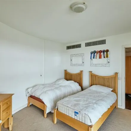 Image 6 - Falcon Wharf, 34 Lombard Road, London, SW11 3RY, United Kingdom - Apartment for rent