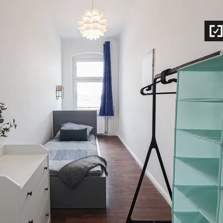 Rent this 6 bed room on Am Schäfersee 51 in 13407 Berlin, Germany