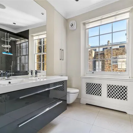 Rent this 4 bed townhouse on Cumberland Street in London, SW1V 4RN