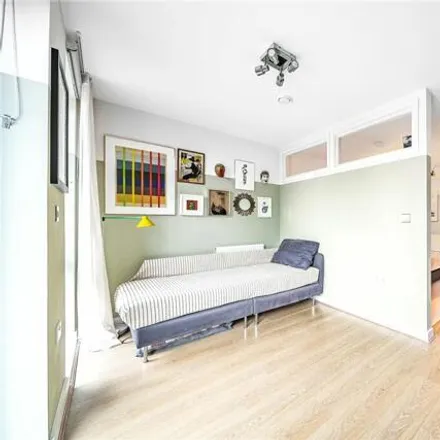 Image 5 - Stavers House, Tredegar Road, Old Ford, London, E3 2EU, United Kingdom - Apartment for sale