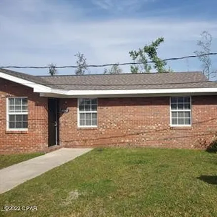 Rent this 1 bed duplex on 4006 East 11th Street in Springfield, Bay County